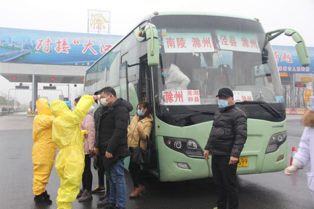 所轄收費站、服務區配合當地政府設立衛生檢疫站點，全力配合做好疫情檢疫工作。_調整大小.JPG